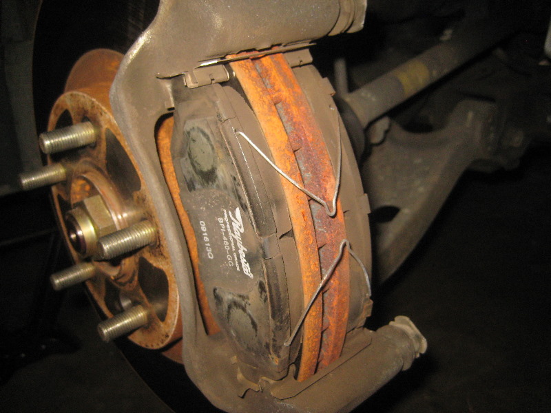 2003-2008-Honda-Pilot-Front-Brake-Pads-Replacement-Guide-013