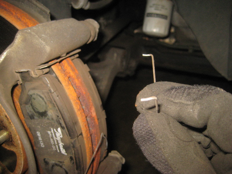 20032008HondaPilotFrontBrakePadsReplacementGuide014