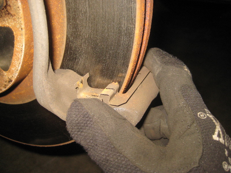 2003-2008-Honda-Pilot-Front-Brake-Pads-Replacement-Guide-018