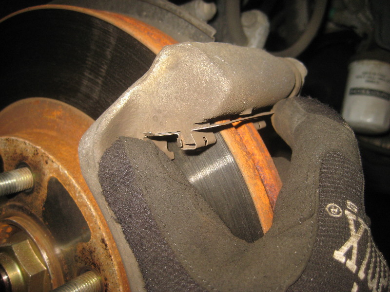 2003-2008-Honda-Pilot-Front-Brake-Pads-Replacement-Guide-019