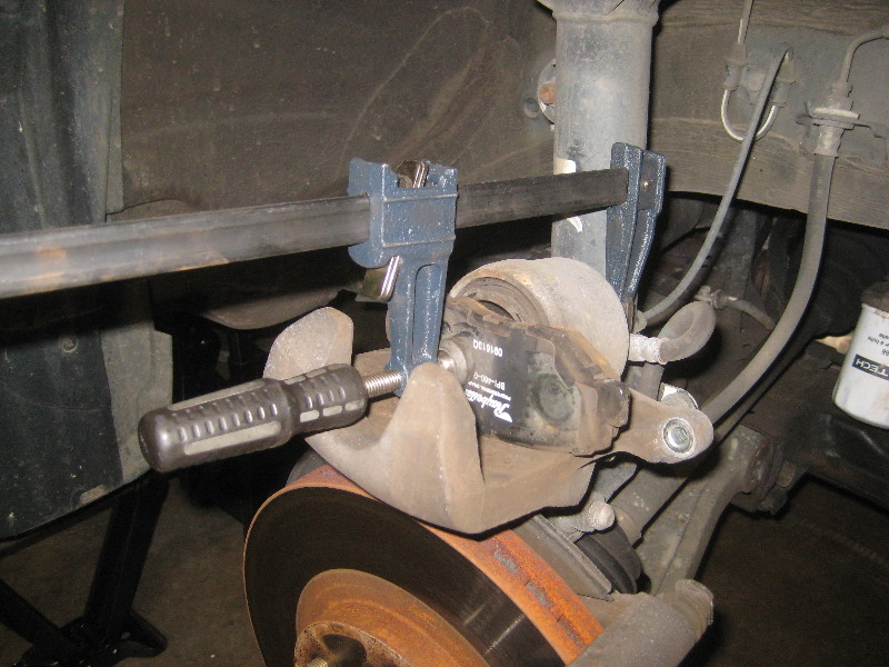 2003-2008-Honda-Pilot-Front-Brake-Pads-Replacement-Guide-022