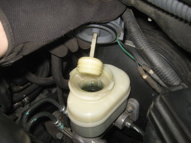 2003-2008-Honda-Pilot-Front-Brake-Pads-Replacement-Guide-023