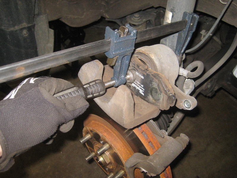 2003-2008-Honda-Pilot-Front-Brake-Pads-Replacement-Guide-024