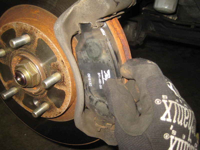 2003-2008-Honda-Pilot-Front-Brake-Pads-Replacement-Guide-026