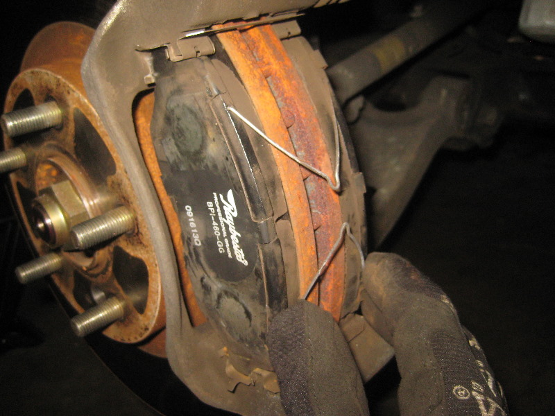 2003-2008-Honda-Pilot-Front-Brake-Pads-Replacement-Guide-029