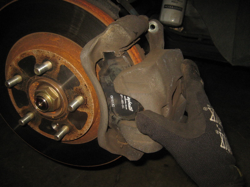 2003-2008-Honda-Pilot-Front-Brake-Pads-Replacement-Guide-030