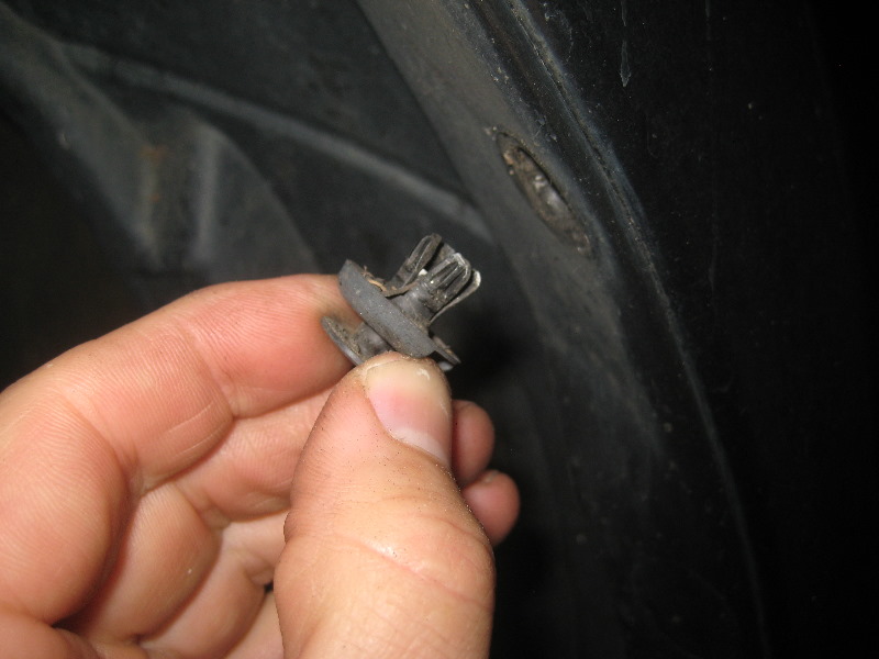 2003-2008-Honda-Pilot-Front-Side-Marker-Light-Bulb-Replacement-Guide-004