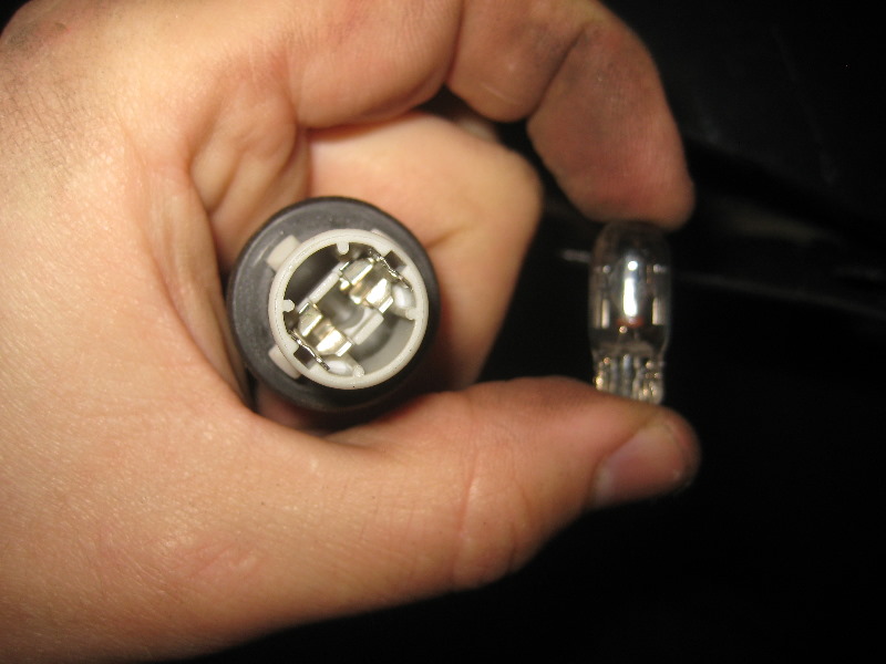 20032008HondaPilotFrontSideMarkerLightBulbReplacementGuide009