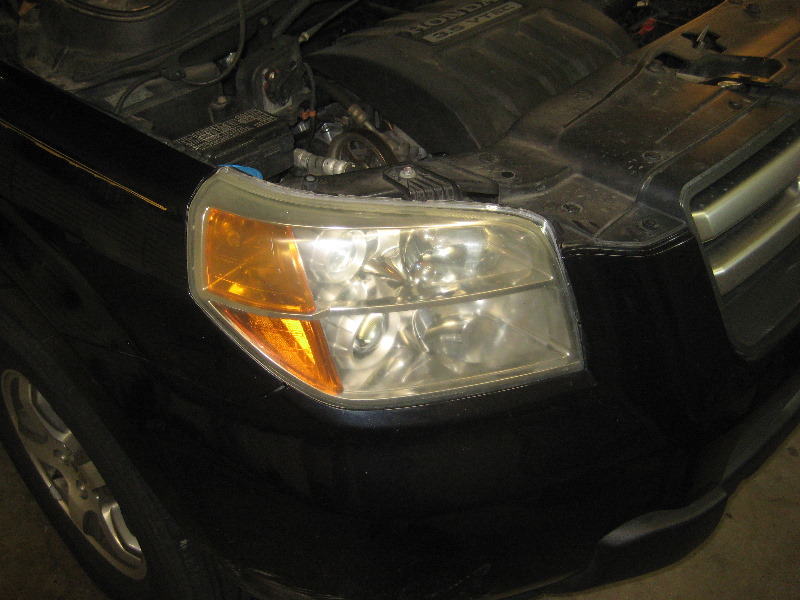2003-2008-Honda-Pilot-Headlight-Bulbs-Replacement-Guide-001