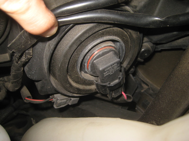 2003-2008-Honda-Pilot-Headlight-Bulbs-Replacement-Guide-003