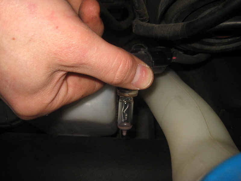 2003-2008-Honda-Pilot-Headlight-Bulbs-Replacement-Guide-005