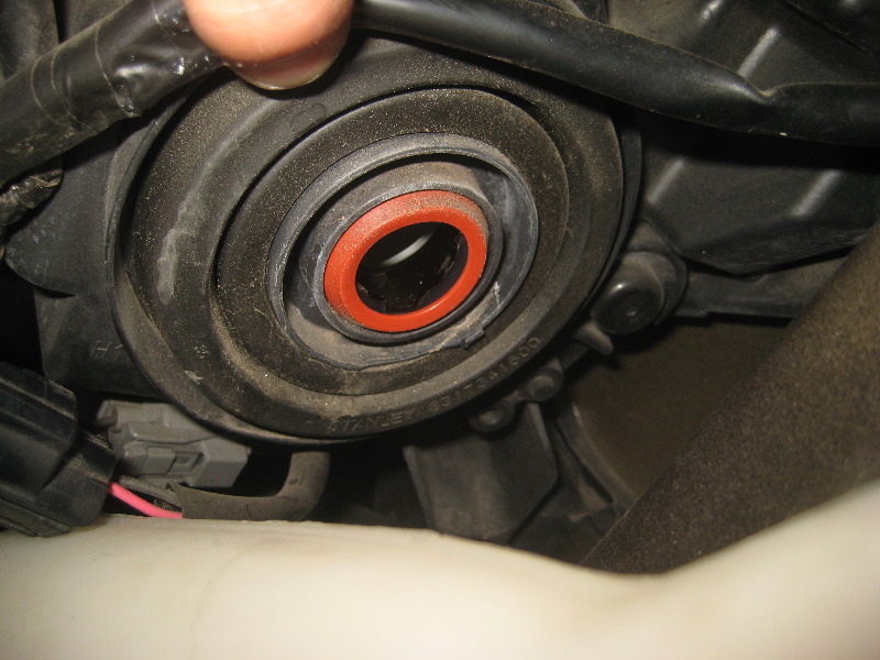 2003-2008-Honda-Pilot-Headlight-Bulbs-Replacement-Guide-007