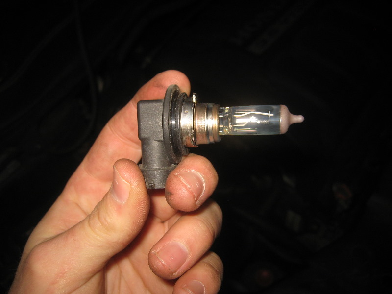 2003-2008-Honda-Pilot-Headlight-Bulbs-Replacement-Guide-008