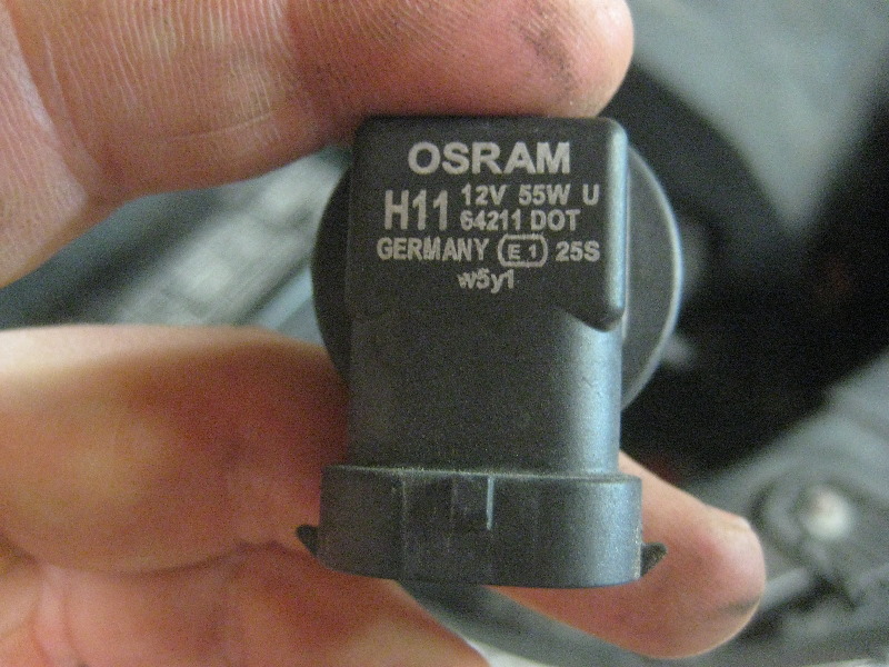 2003-2008-Honda-Pilot-Headlight-Bulbs-Replacement-Guide-009