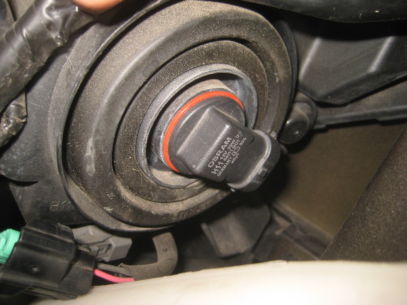 2003-2008-Honda-Pilot-Headlight-Bulbs-Replacement-Guide-010