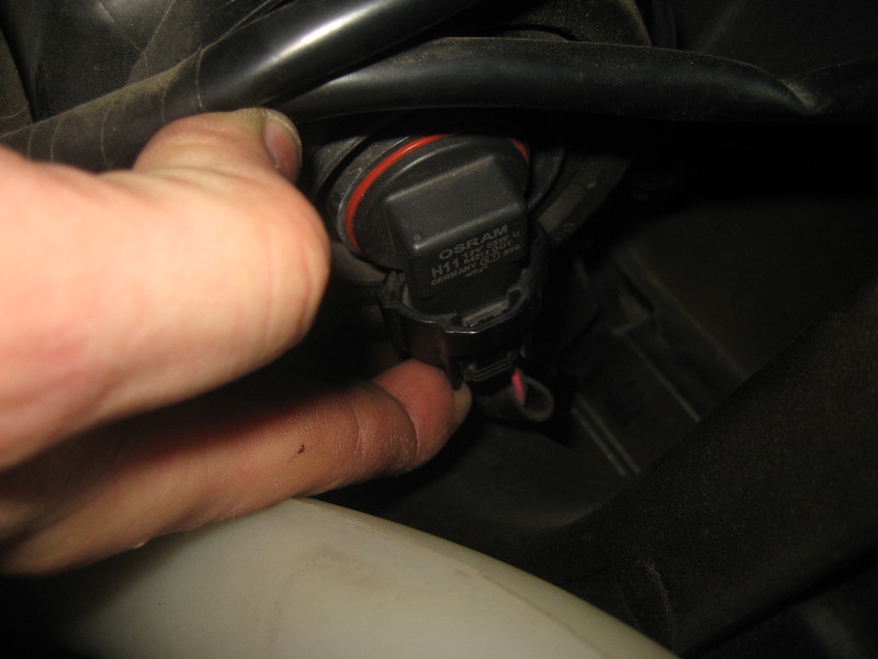 2003-2008-Honda-Pilot-Headlight-Bulbs-Replacement-Guide-012