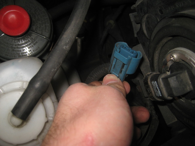 2003-2008-Honda-Pilot-Headlight-Bulbs-Replacement-Guide-016