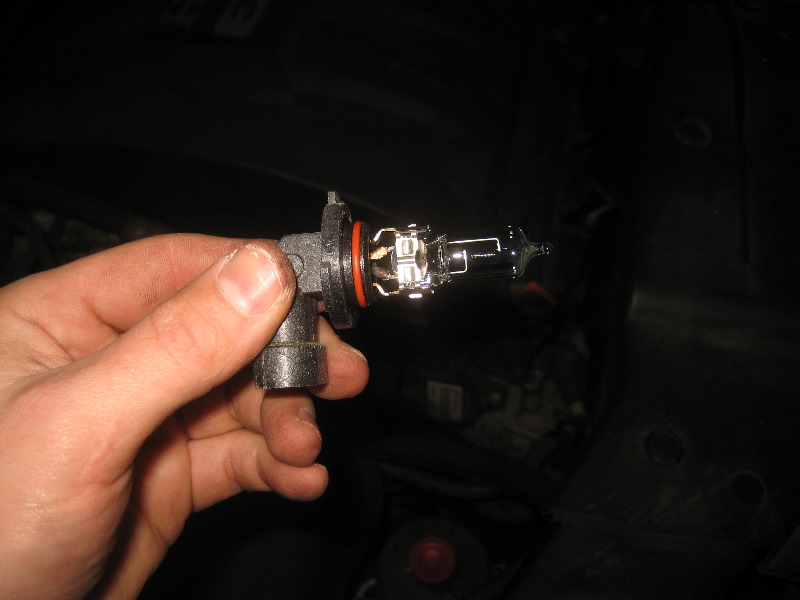 2003-2008-Honda-Pilot-Headlight-Bulbs-Replacement-Guide-018