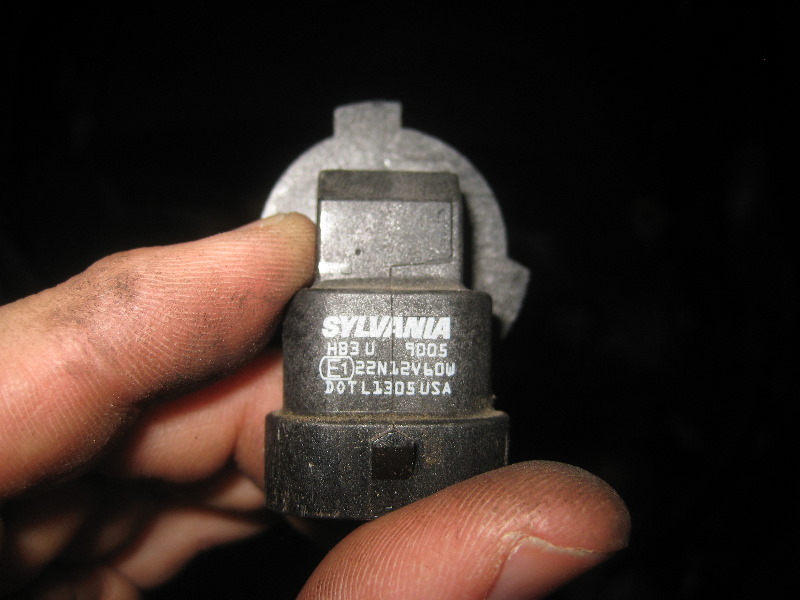 2003-2008-Honda-Pilot-Headlight-Bulbs-Replacement-Guide-019