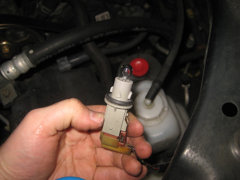 2003-2008-Honda-Pilot-Headlight-Bulbs-Replacement-Guide-024