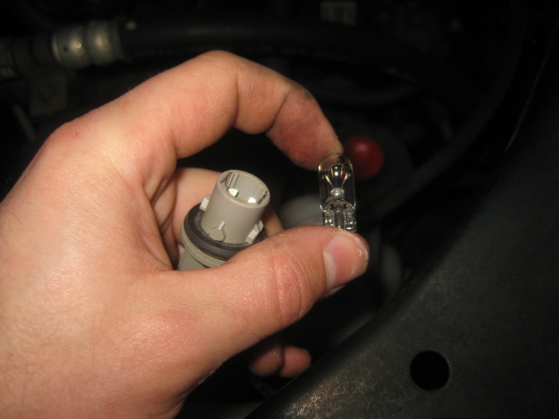 2003-2008-Honda-Pilot-Headlight-Bulbs-Replacement-Guide-025