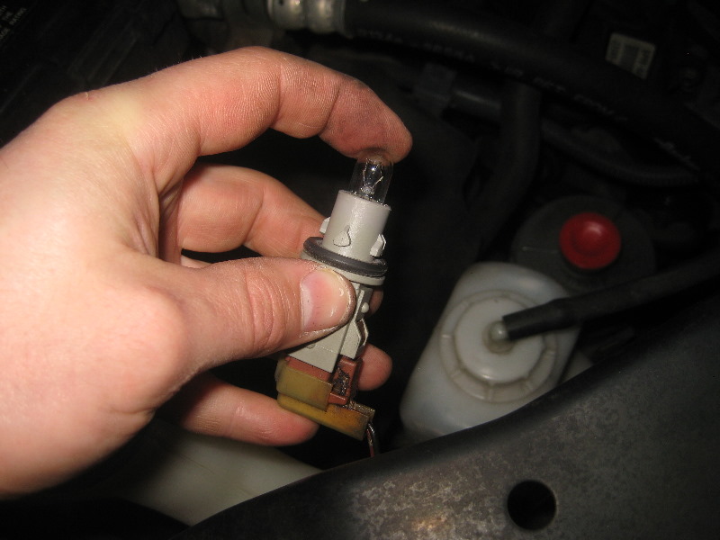 2003-2008-Honda-Pilot-Headlight-Bulbs-Replacement-Guide-026
