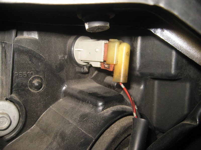 2003-2008-Honda-Pilot-Headlight-Bulbs-Replacement-Guide-028