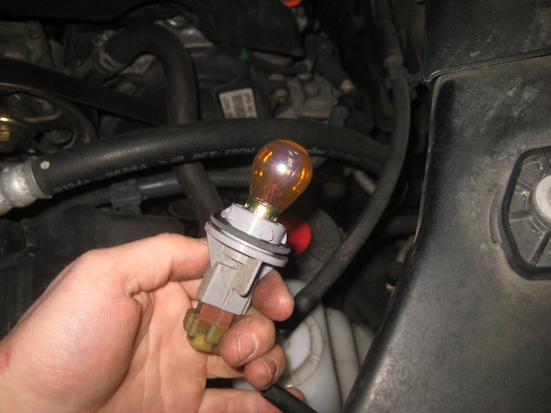 2003-2008-Honda-Pilot-Headlight-Bulbs-Replacement-Guide-029