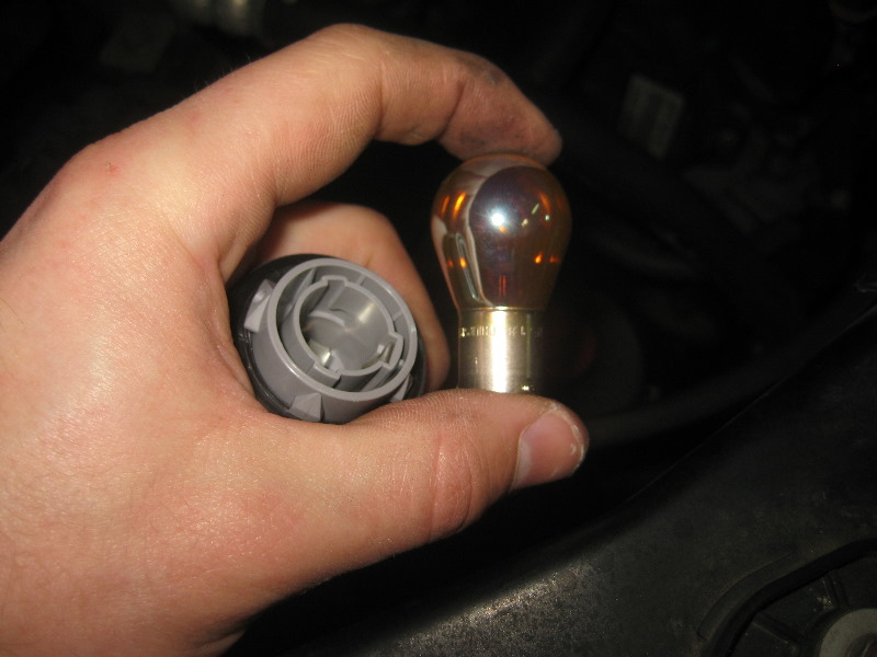 2003-2008-Honda-Pilot-Headlight-Bulbs-Replacement-Guide-030