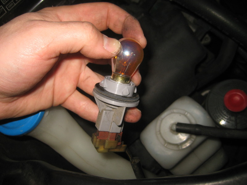 2003-2008-Honda-Pilot-Headlight-Bulbs-Replacement-Guide-031