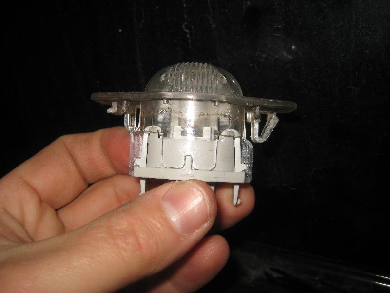 2003-2008-Honda-Pilot-License-Plate-Light-Bulbs-Replacement-Guide-005