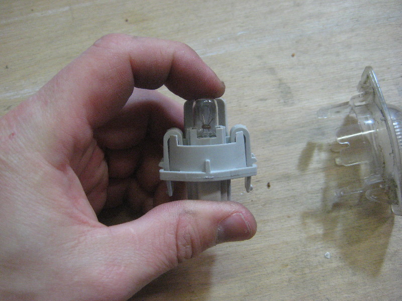 2003-2008-Honda-Pilot-License-Plate-Light-Bulbs-Replacement-Guide-010