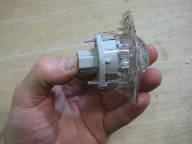 2003-2008-Honda-Pilot-License-Plate-Light-Bulbs-Replacement-Guide-012