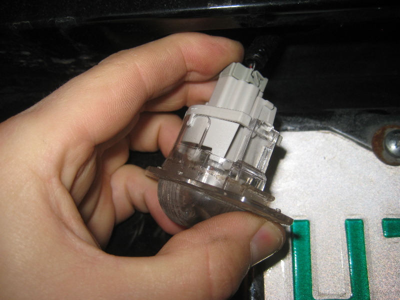 2003-2008-Honda-Pilot-License-Plate-Light-Bulbs-Replacement-Guide-013