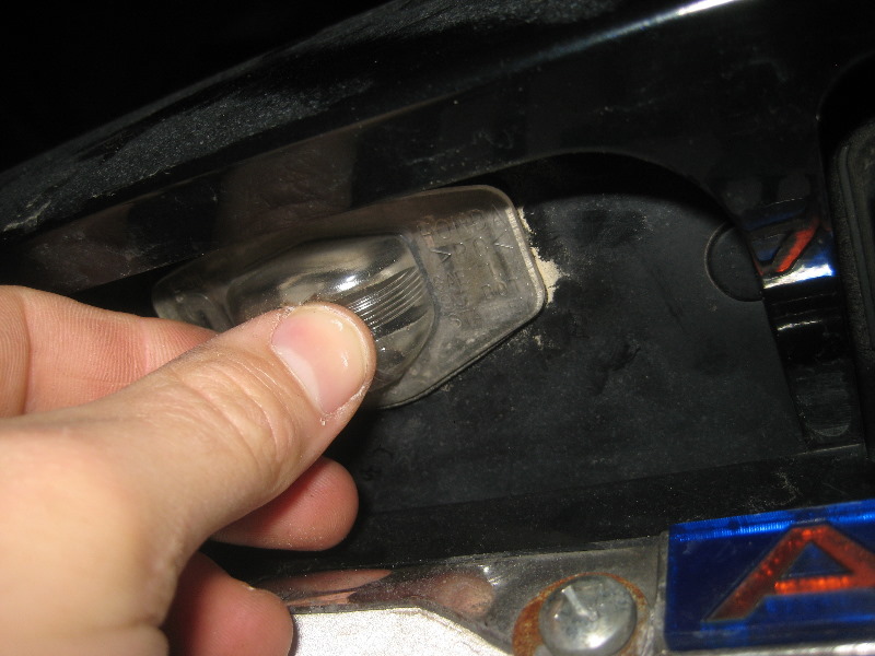 2003-2008-Honda-Pilot-License-Plate-Light-Bulbs-Replacement-Guide-014