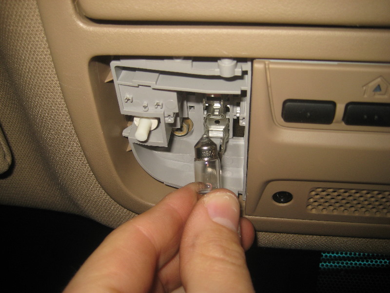 2003-2008-Honda-Pilot-Map-Light-Bulbs-Replacement-Guide-005