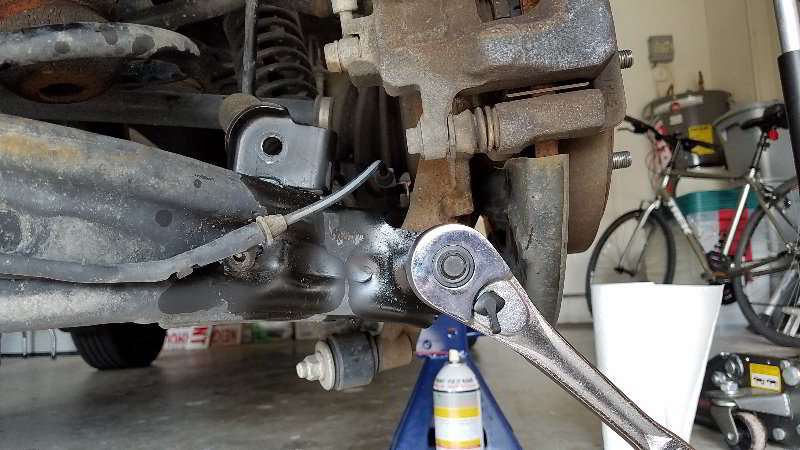 Honda-Pilot-Rear-Coil-Spring-Bump-Stop-Replacement-Guide-012