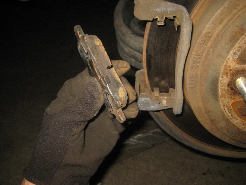 2003-2008-Honda-Pilot-Rear-Brake-Pads-Replacement-Guide-015