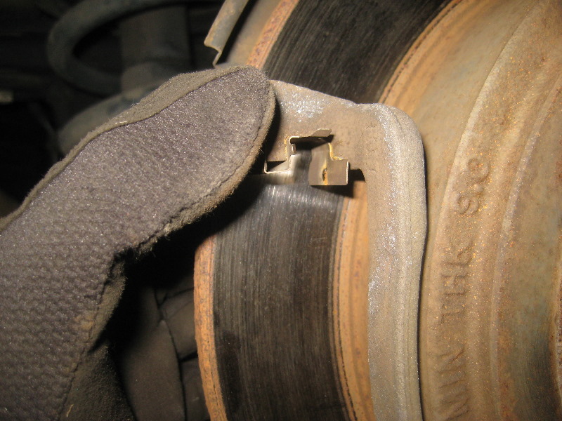 2003-2008-Honda-Pilot-Rear-Brake-Pads-Replacement-Guide-017