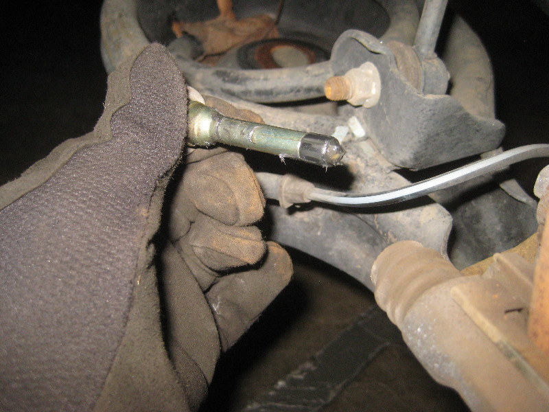 2003-2008-Honda-Pilot-Rear-Brake-Pads-Replacement-Guide-018