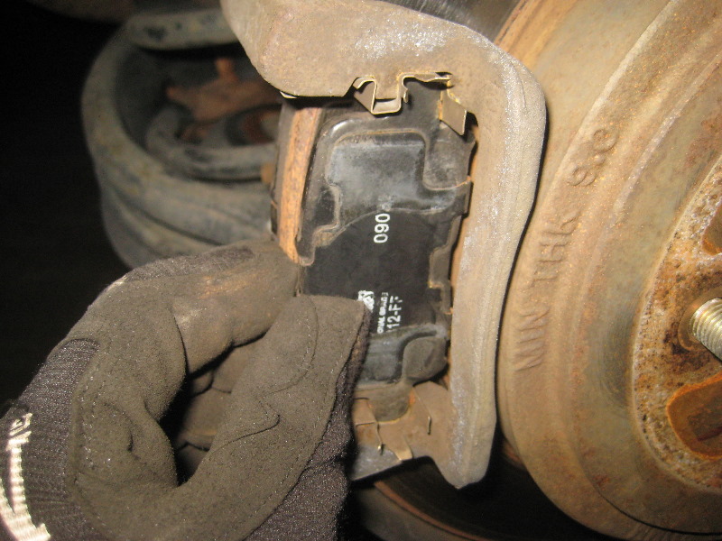 2003-2008-Honda-Pilot-Rear-Brake-Pads-Replacement-Guide-026
