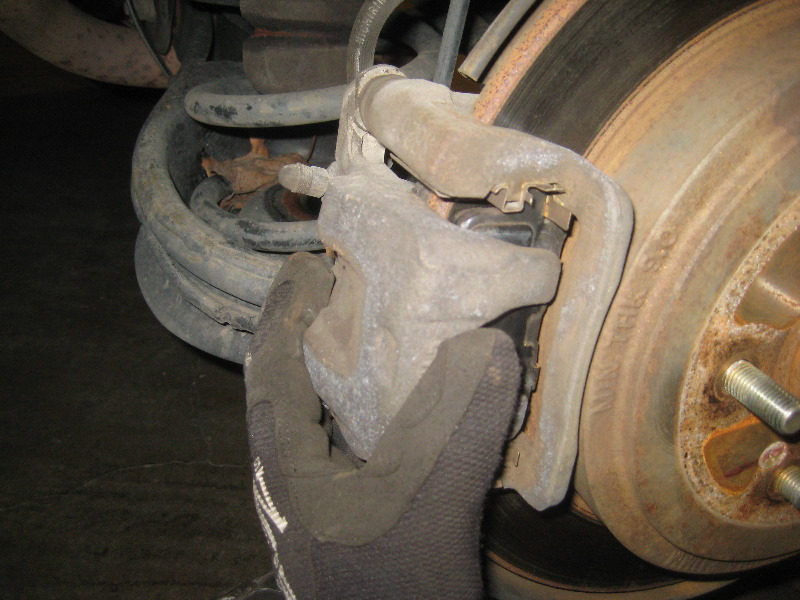 2003-2008-Honda-Pilot-Rear-Brake-Pads-Replacement-Guide-028