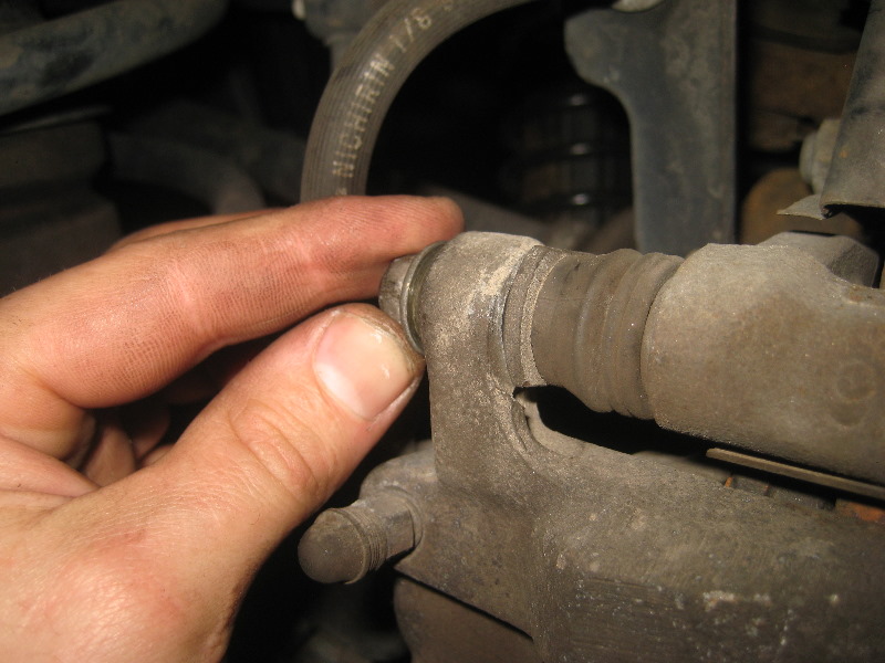 2003-2008-Honda-Pilot-Rear-Brake-Pads-Replacement-Guide-030