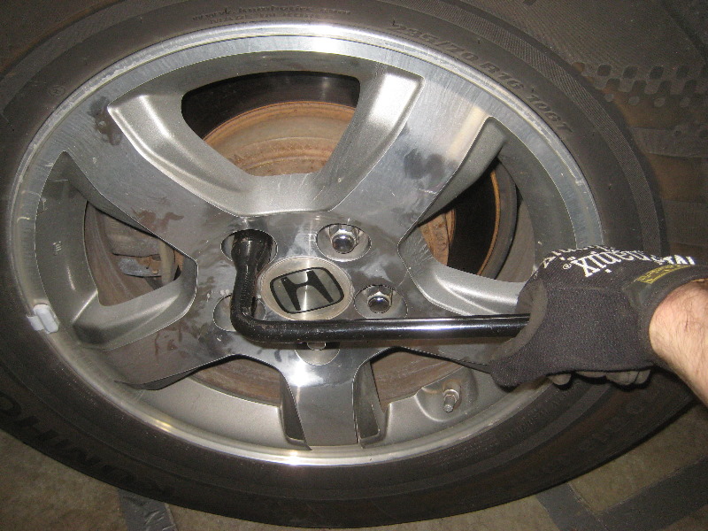 2003-2008-Honda-Pilot-Rear-Brake-Pads-Replacement-Guide-038