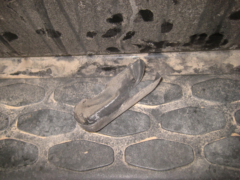 2003-2008-Honda-Pilot-Rear-Wiper-Blade-Replacement-Guide-003