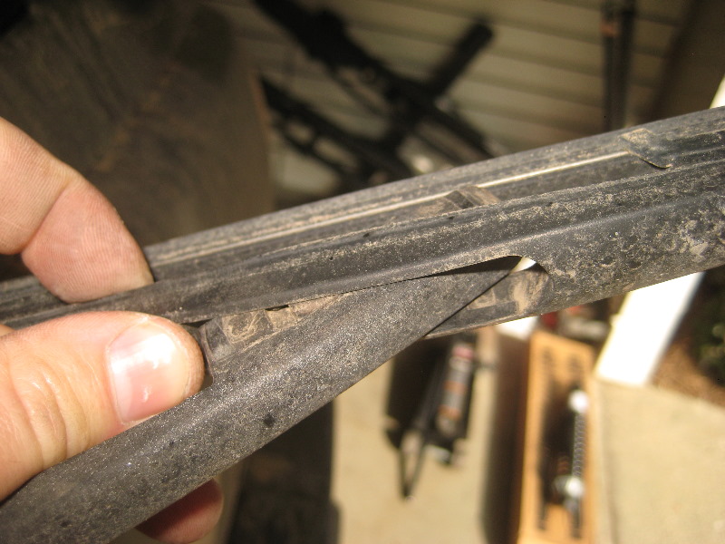 2003-2008-Honda-Pilot-Rear-Wiper-Blade-Replacement-Guide-005