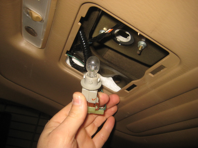 2003-2008-Honda-Pilot-Reverse-Light-Bulbs-Replacement-Guide-009