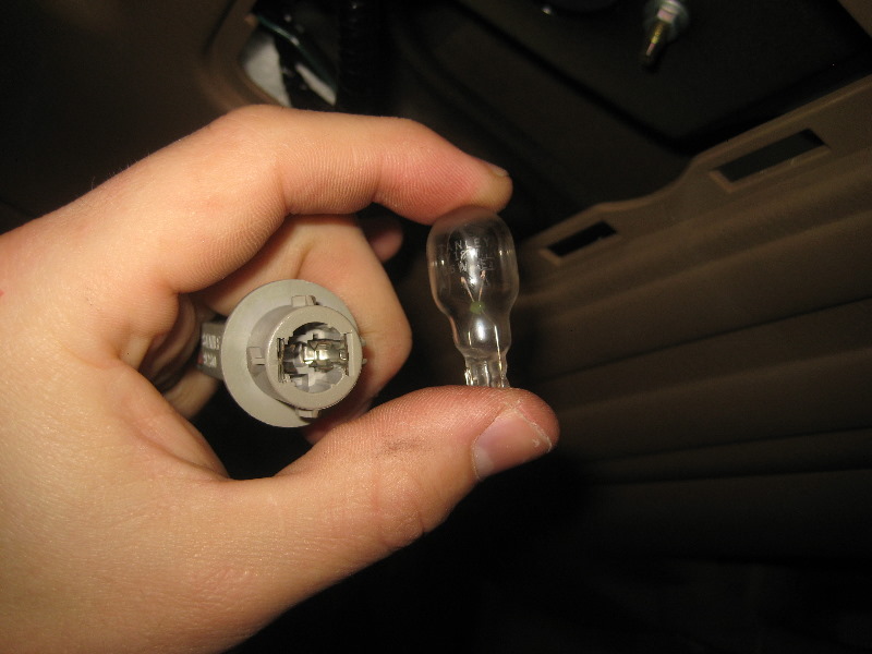 2003-2008-Honda-Pilot-Reverse-Light-Bulbs-Replacement-Guide-010