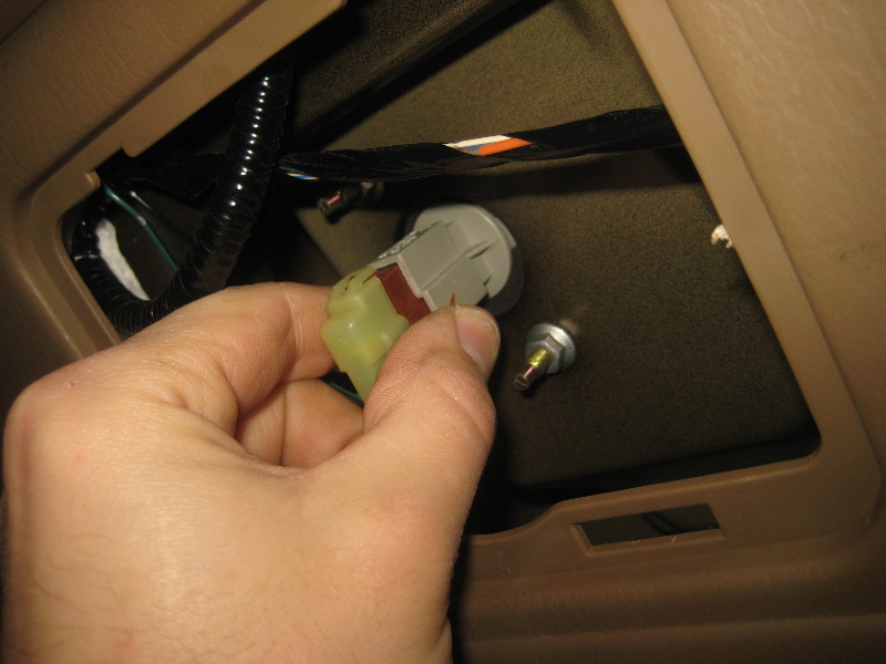 2003-2008-Honda-Pilot-Reverse-Light-Bulbs-Replacement-Guide-012