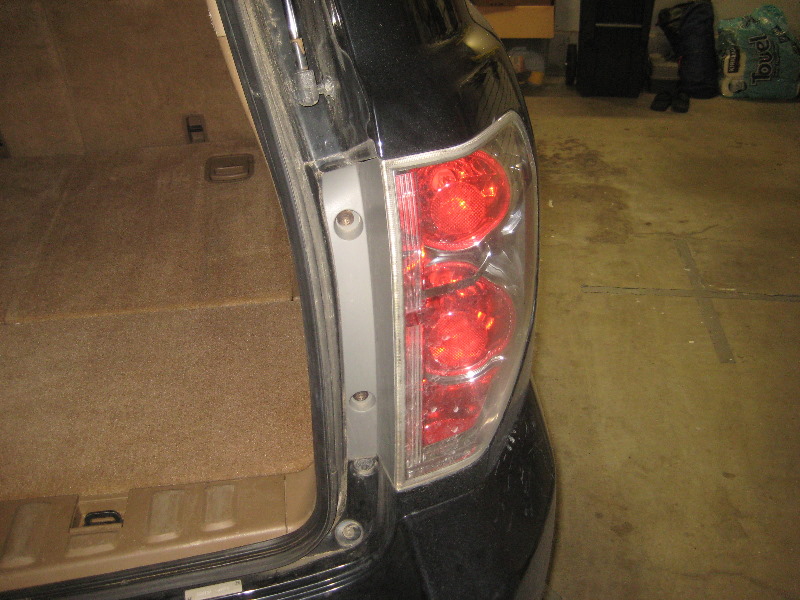 2003-2008-Honda-Pilot-Tail-Light-Bulbs-Replacement-Guide-002